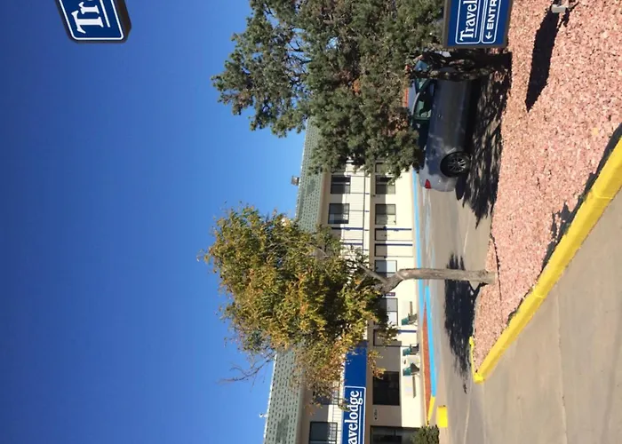 Travelodge By Wyndham Raton