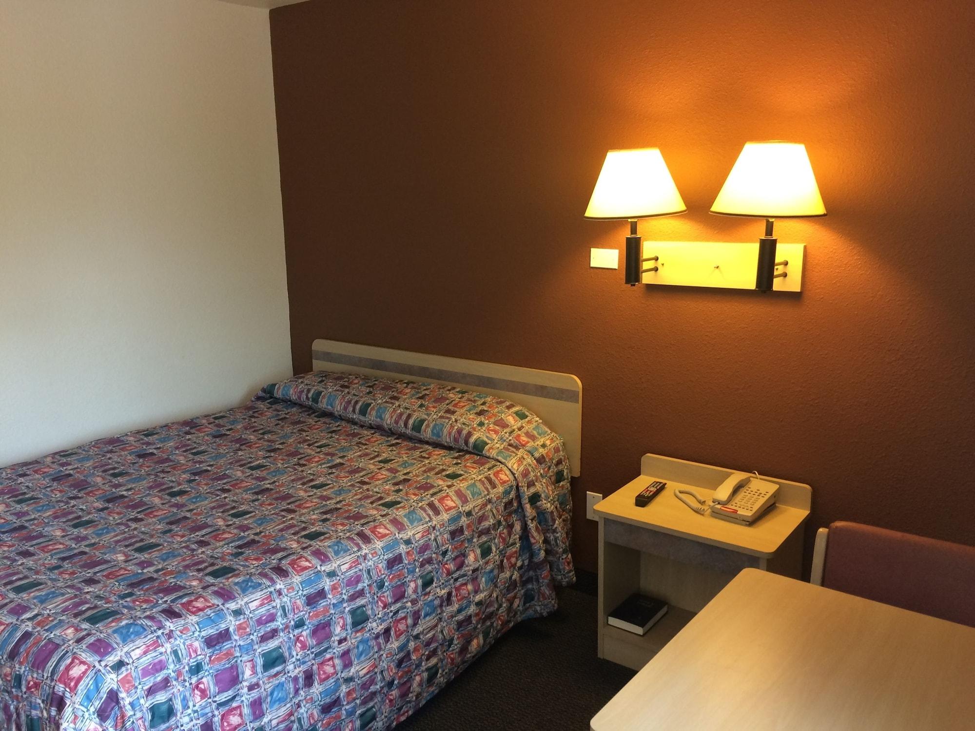 Travelodge By Wyndham Hotel Raton