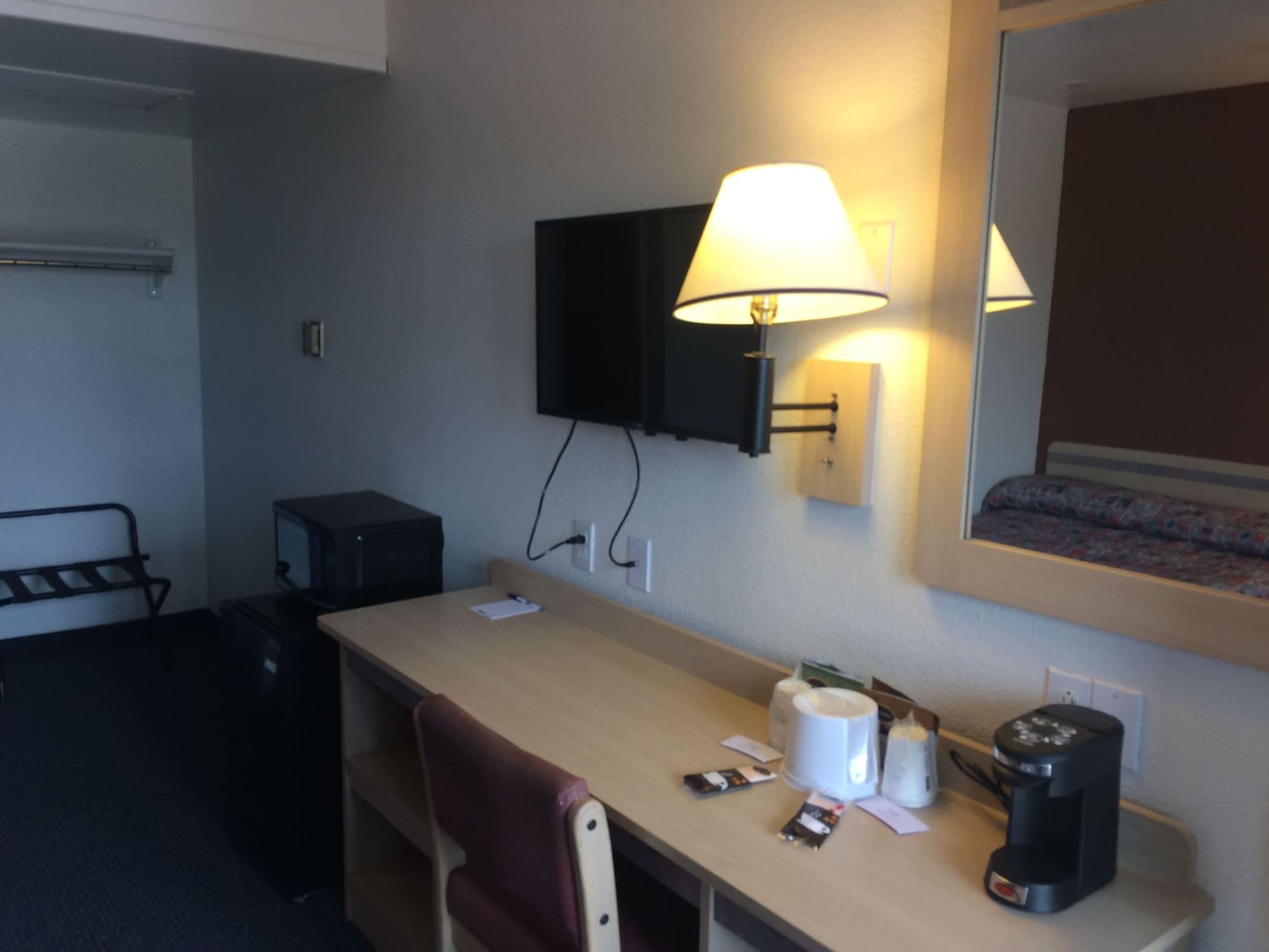 Travelodge By Wyndham Raton