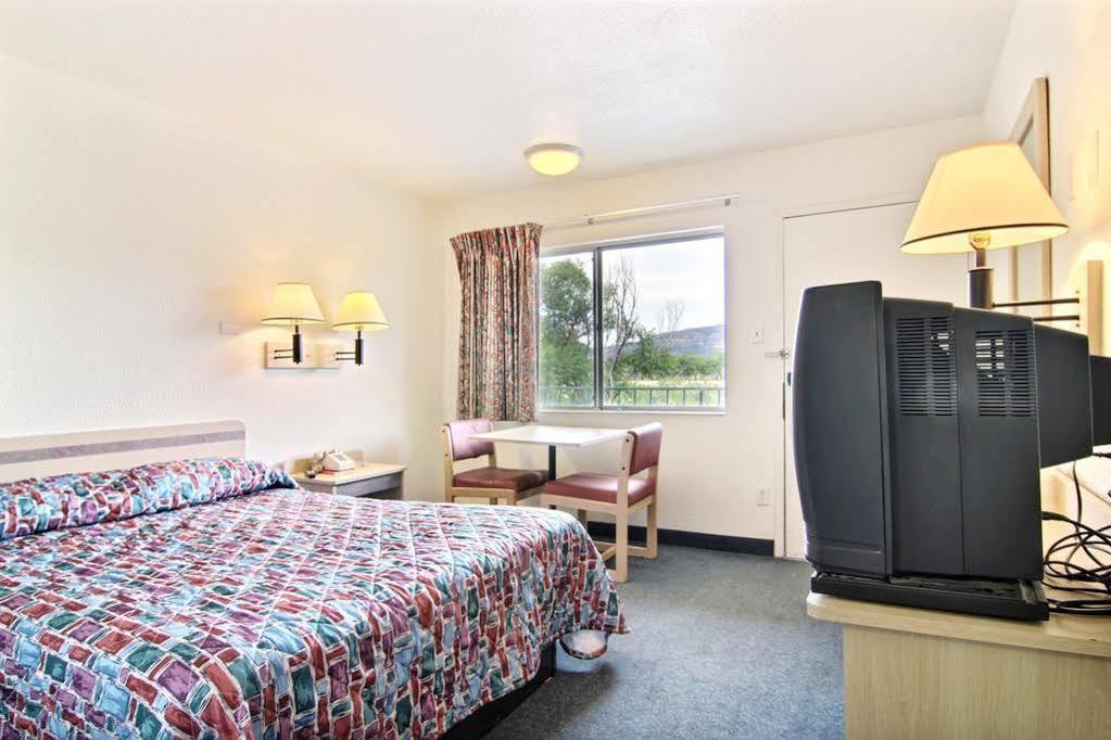 Travelodge By Wyndham 2* Raton