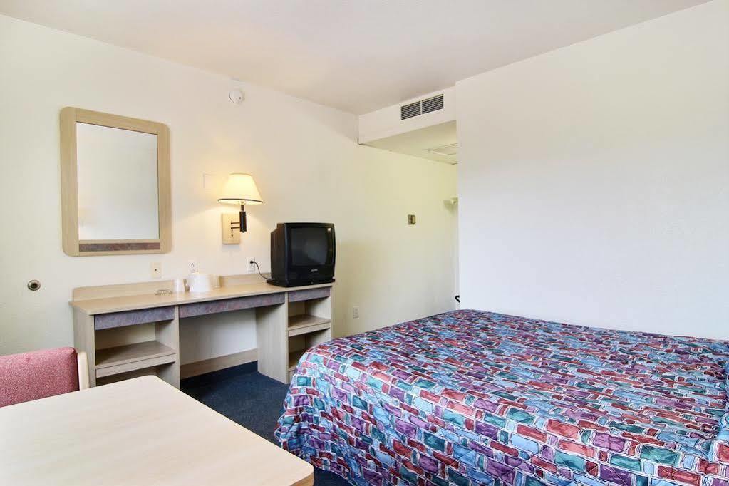 Hotel Travelodge By Wyndham 2*