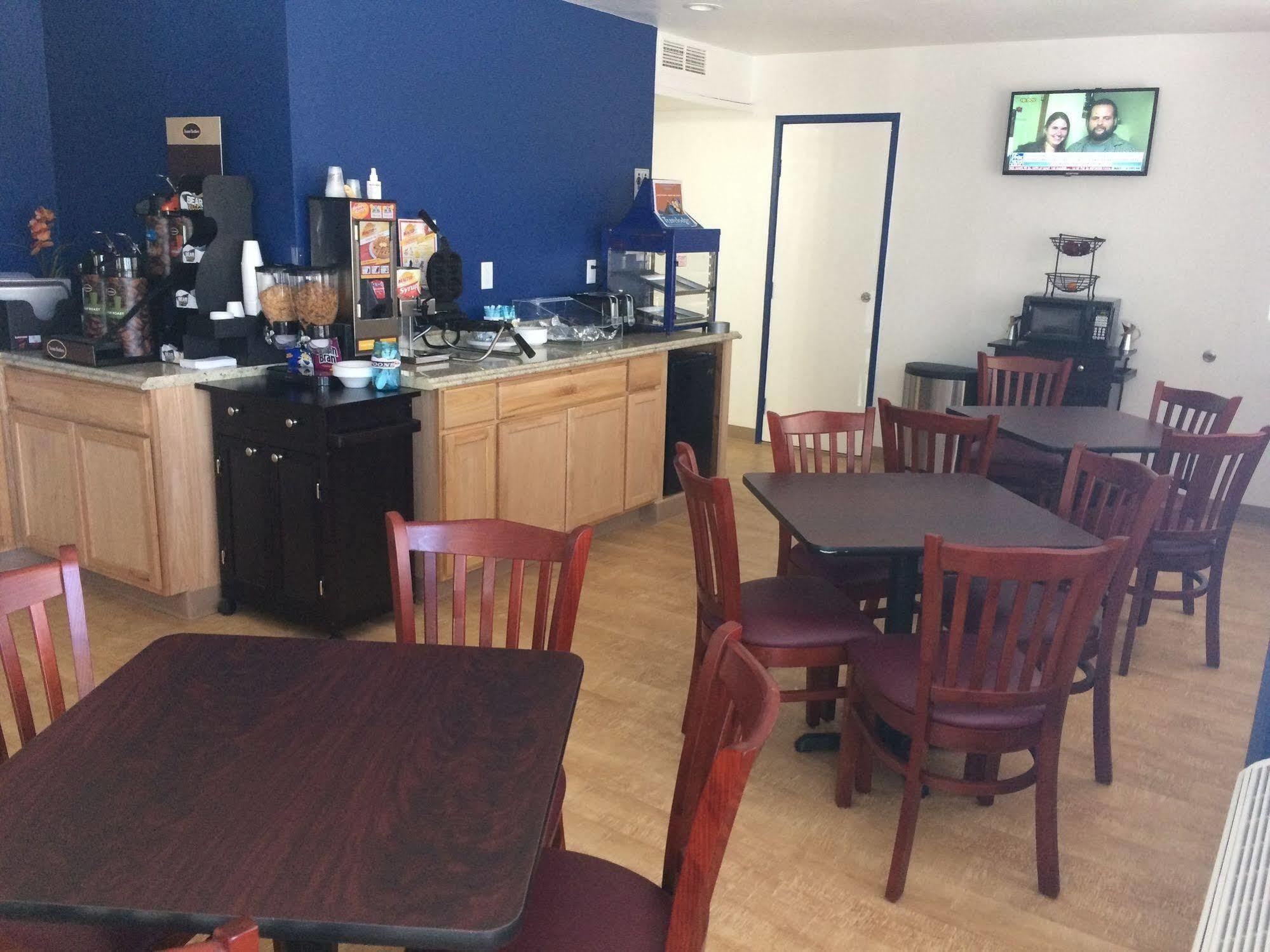 Travelodge By Wyndham Hotel Raton